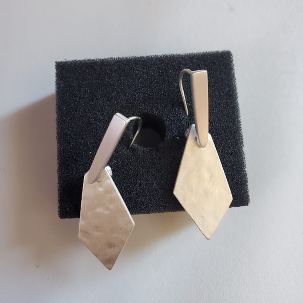 Kendra Scott Gianna Silver Hammered Rhodium Geometric Drop Dangle Earrings